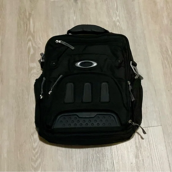 Oakley Black and Gray Travel Bag and Computer Bag….Set…. - Picture 6 of 10